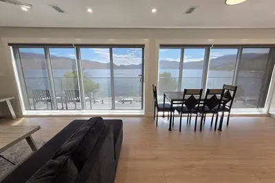 Image de Okanagan Lake Luxury Suite with Kitchen  Accommodations across the Lake \n