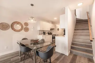 Image de Cozy 2 bedroom apartment on 2 floors