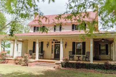 Image de 200 yr old Manor. Close to Rtj! Beautiful property with million dollar views.