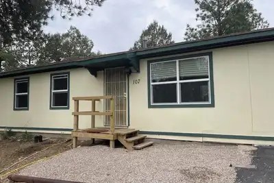 Image de Midtown Marvel/Cowboy-Uniquely centered for all types of entertainment! Yes Pets