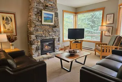 Image de 3 Bdrm / Ac / King Bed / Lift Access / Waterfront