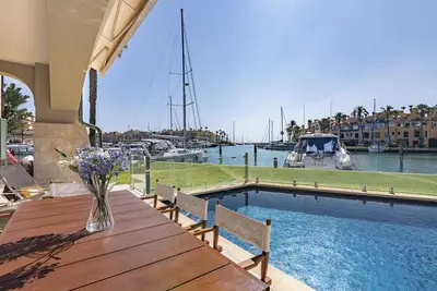 Image de Waterside marina view 3 bedroom apartment with private pool in Puerto Sotogrande