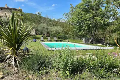 Image de Gite 3-4 personnes classé 3 étoiles dans une bâtisse atypique cévenole.