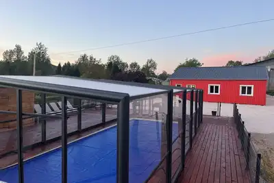 Image de 2 logements indépendants à la campagne avec piscine couverte chauffée 8-12p