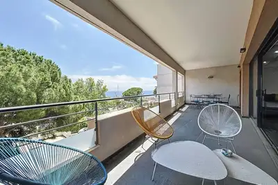 Image de Appartement de standing 100m de la plage - 2 chambres, climatisation, parking, WiFi