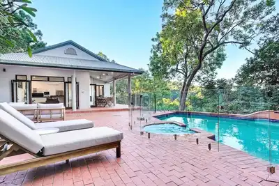 Image de The Fern Villa- Luxurious Ocean View Retreat at Clifton Beach with Private Pool and Ocean Views