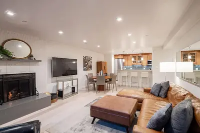 Image de Cooper's Corner by Rove Travel | 2br Home with Sauna & Hot Tub