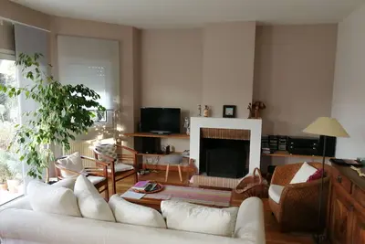 Image de Maison confortable et spacieuse, quartier calme.