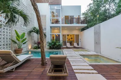 Image de Experience tropical luxury in our villa with pools, lush surroundings, and concierge in Aldea Zama