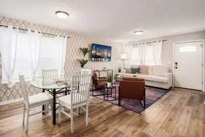 Image de Urban Oasis w/Hot Tub Near Downtown & Arena Dist.