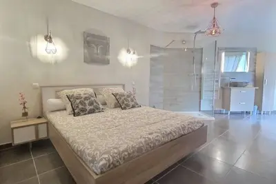 Image de Logement avec piscine