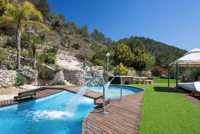 Image de Amazing luxurious 10 Br Villa with stunning views