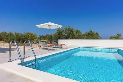Image de Charming Villa Surrounded By Beautiful Olive Grove