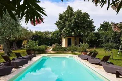 Image de Tranquil haven with private pool & modern comforts
