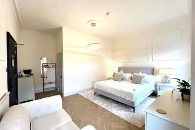 Image de 9 Bed ApartHotel Exclusive Use in the heart of Auchterarder, Scotland