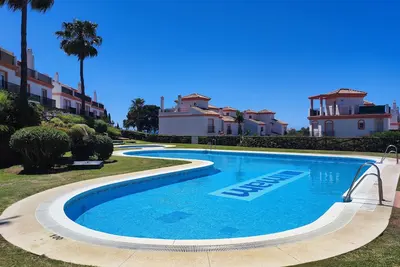 Image de Espectacular Adosado En Las Lomas De Cabopino, Marbella