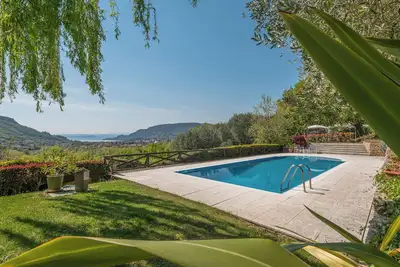 Image de Beautiful villa with private garden and pool