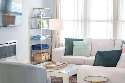 Image de Charming 3bd Home | 9 Min to Lu