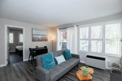 Image de Mountainside Retreat - Ski in/out - Endless Coffee