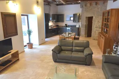 Image de Maison de vacances moderne Ă Senzeille avec jardin