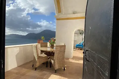 Limoni - View of Positano and Capri