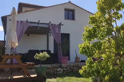 Image de Logement INDÉPENDANT Climatise Avec Jardin Privatif, Espace Detente Et Jacuzzi.