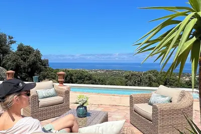 Image de Elegant building of 270 m² in Corsica, with sea view, on two hectares of land.