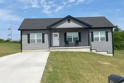 Image de Modern, Quiet, & Comfortable Stay - Near E-Town Sports Park, BluOval Sk & Eats!