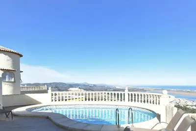 Image de Villa pittoresque avec piscine privée