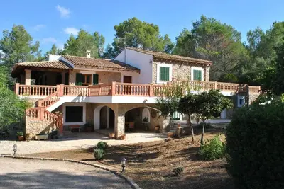 Image de Spacieuse maison de maître à Alaró avec piscine
