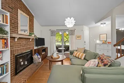 Image de The Yellow House - 3 br/2 ba - 4 miles to Downtown