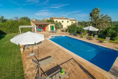 Image de N'amera - Cinq Chambres Villa, Couchages 10
