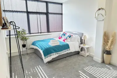 Image de Luxury 2 bed flat with a kitchen and its family friendly too!