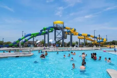 Image de 4 Beds 2 Baths. 15 Mins to Dt Denver. Located 5 Mins from Olde Town Arvada!