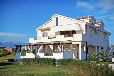 Image de Appartement à Ljubac avec Barbecue