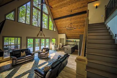 Image de Beautiful views with lake access and zero stairs to the water!