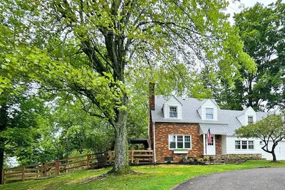 Image de 3ba, 2. 5ba. home overlooking famous Lancaster County Fairgrounds!