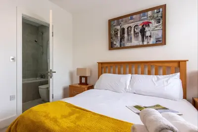 Image de Central | Free Secure Parking | Relocating Families