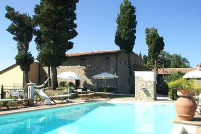 Image de Maison de vacances א Montecarelli avec piscine