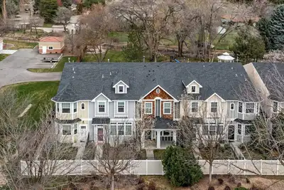 Image de Ted Mason 5 Mi. Luxury Townhouse: Private, Quiet, Convenient w/ Fireplace & Park