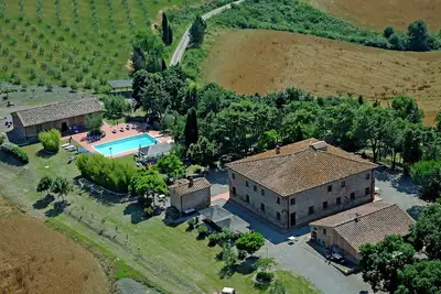 Ferme avec piscine et air conditionné