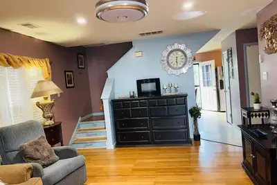 Image de Colorful spacious 3 bedroom house near center