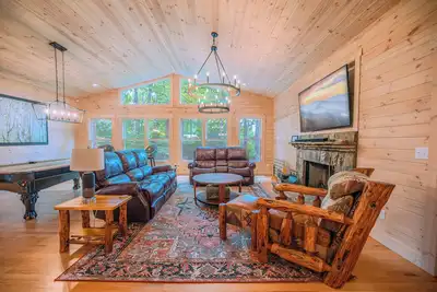 Image de Charming Mountain Cabin. 10 min to Highlands/Cashiers. Great WiFi & Ev Charger!