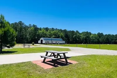 Image de Peaceful Estate Rv Site | Full Hookups