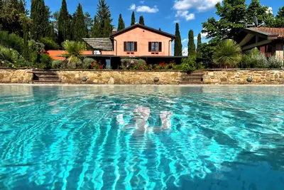 Image de Villa Barbarella with pool and tennis court