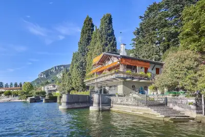 Exclusive Detached Villa Directly On The Lake With Private Garden.