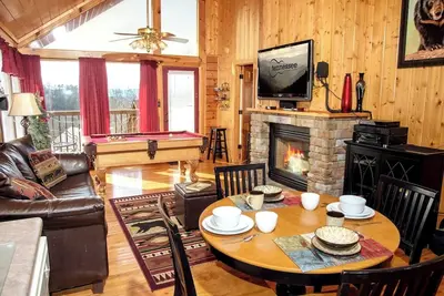 Image de Smoky Cabin Near Dollywood with Hot Tub & Views