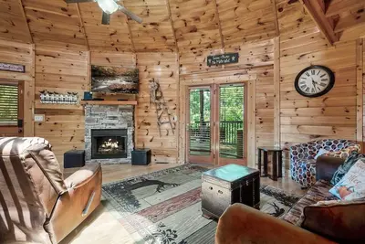 Image de Family Smoky Cabin Escape | Hot Tub & Game Room