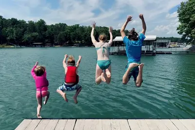 Image de Go Jump in the Lake! Family friendly retreat with Tesla/Ev charger.