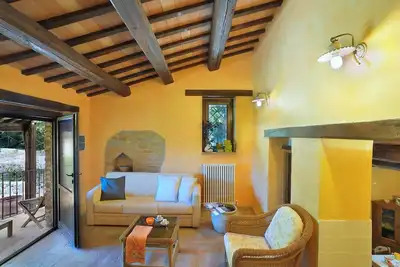 Image de Maison de vacances א Pontano avec jardin